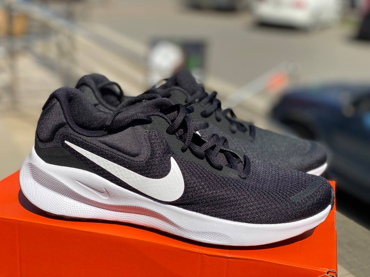 Nike Revolution 7