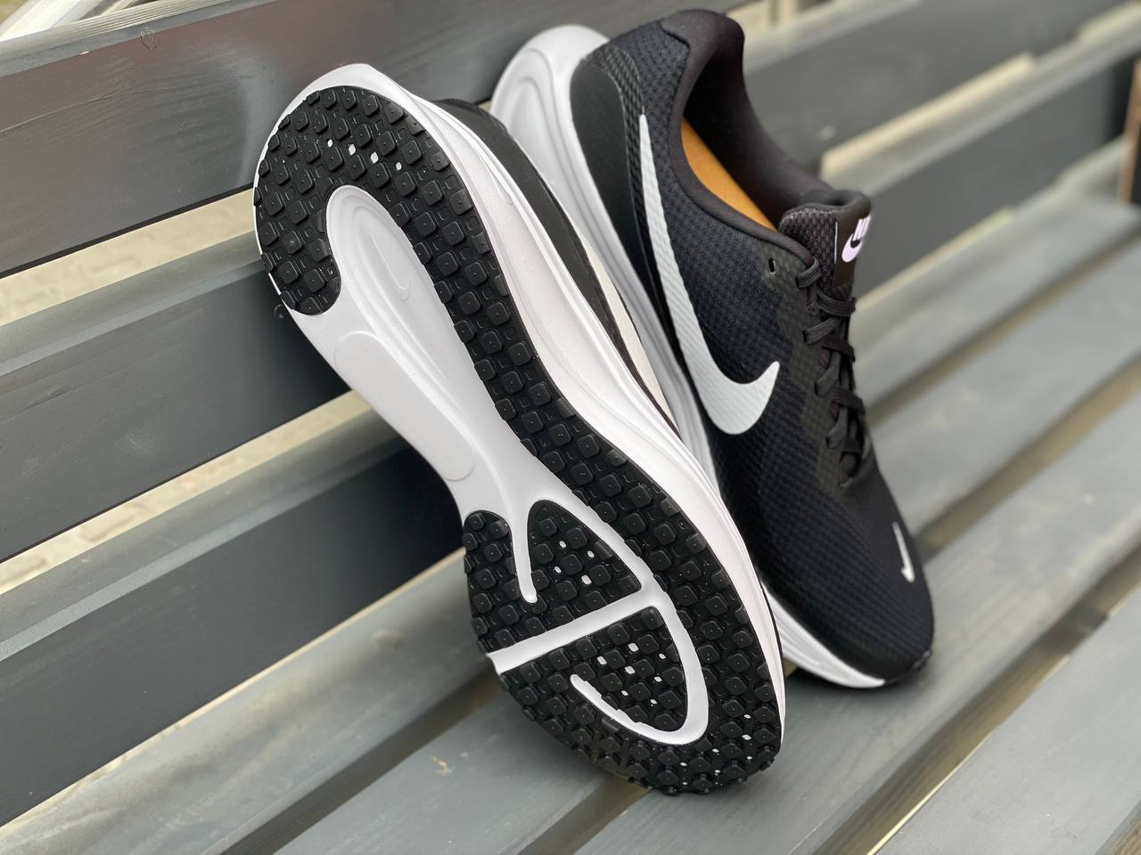 Nike Revolution 8
