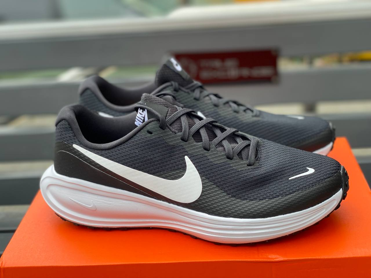 Nike Revolution 8